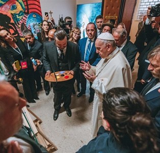 Artistas mundiales, entre ellos, Domigo Zapata y Jordi Mollá, muestran junto al Papa el poder educativo del pincel